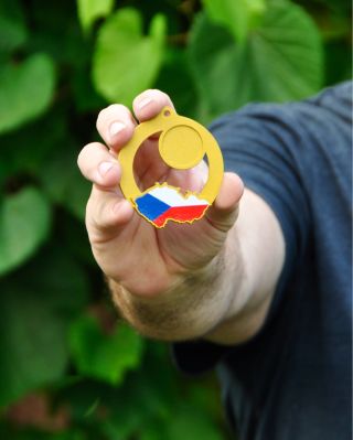 Díky naší nové 3D slévárně teď dokážeme vyrábět medaile na míru – a to i s motivy vlajek různých zemí 🌍 Tahle medaile s...